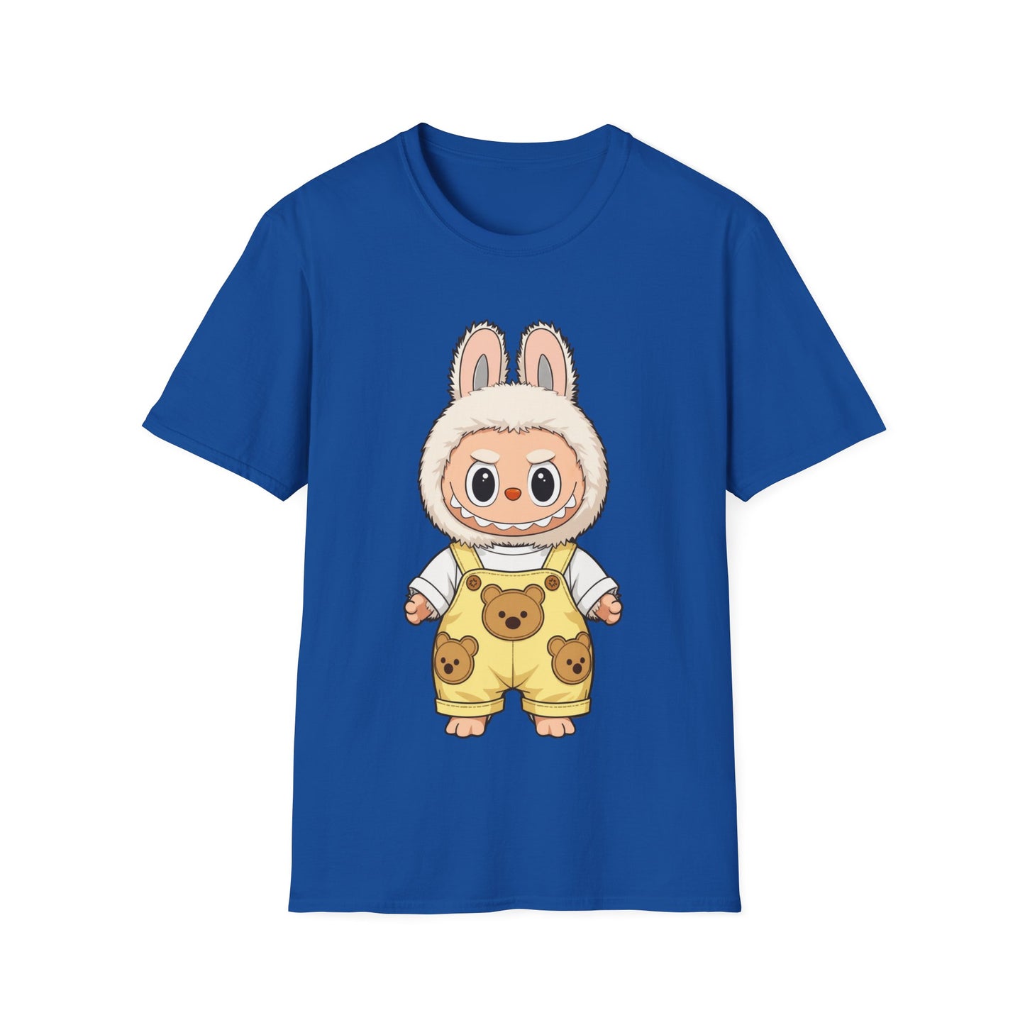 T-Shirt Unisex Labubu Softstyle – Design Kawaii con Salopette Orsetto.