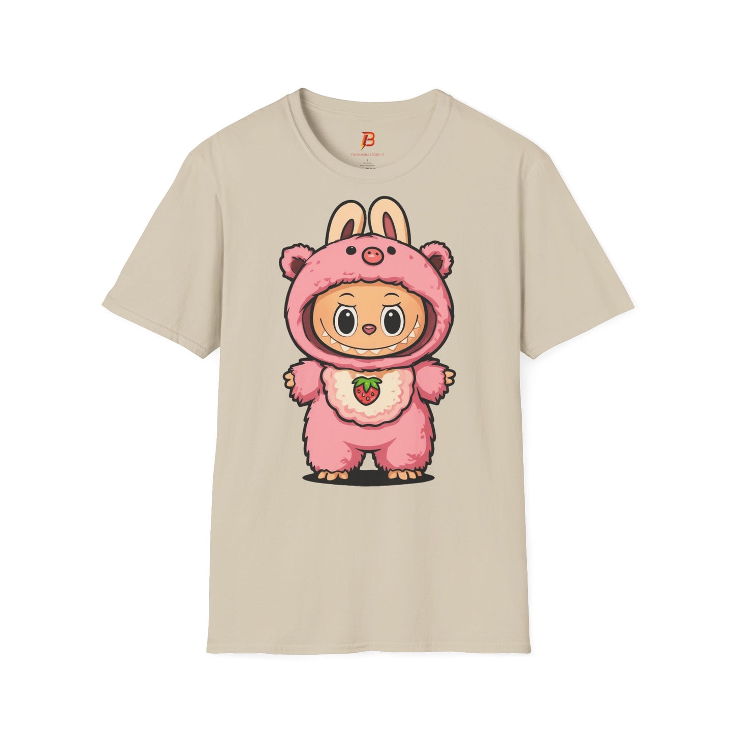 T-Shirt Unisex Labubu Softstyle – Outfit Cartoon Kawaii Rosa Orsetto Fragola.