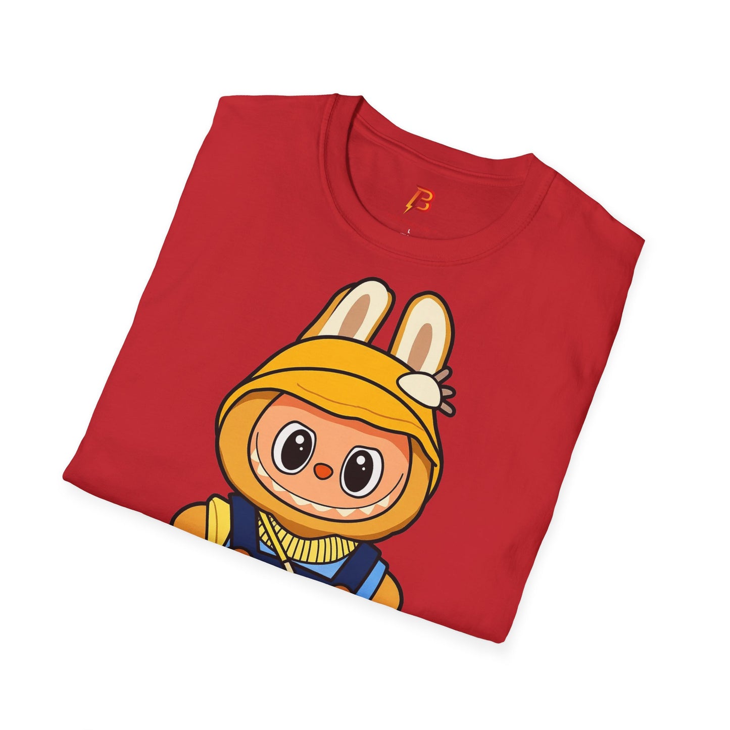 T-Shirt Unisex Labubu Softstyle – Design Kawaii con Cappello e Salopette.