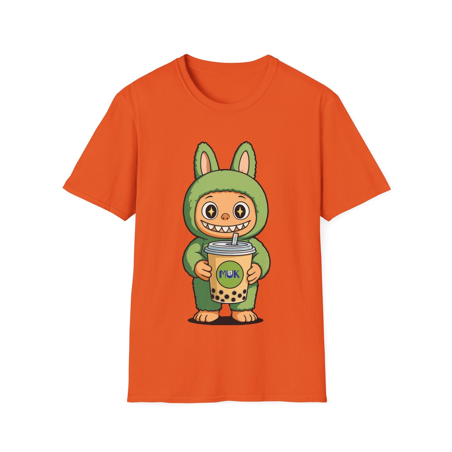 T-Shirt Unisex Labubu Softstyle – Design Kawaii con Bubble Tea.