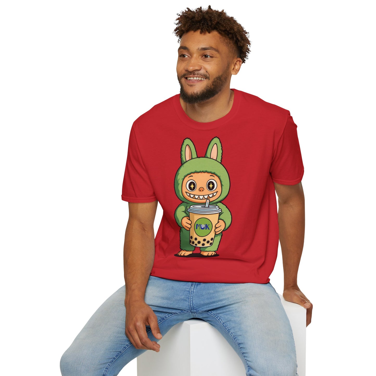 T-Shirt Unisex Labubu Softstyle – Design Kawaii con Bubble Tea.
