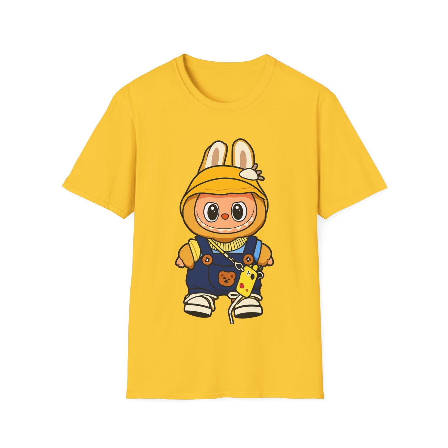 T-Shirt Unisex Labubu Softstyle – Design Kawaii con Cappello e Salopette.