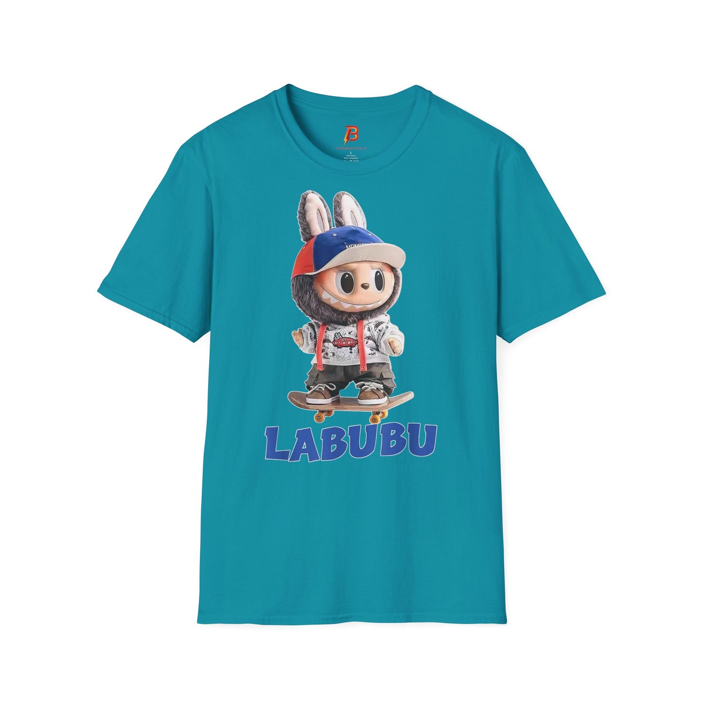 T-Shirt Unisex Labubu Softstyle Arancione – Design Streetwear con Skateboard.