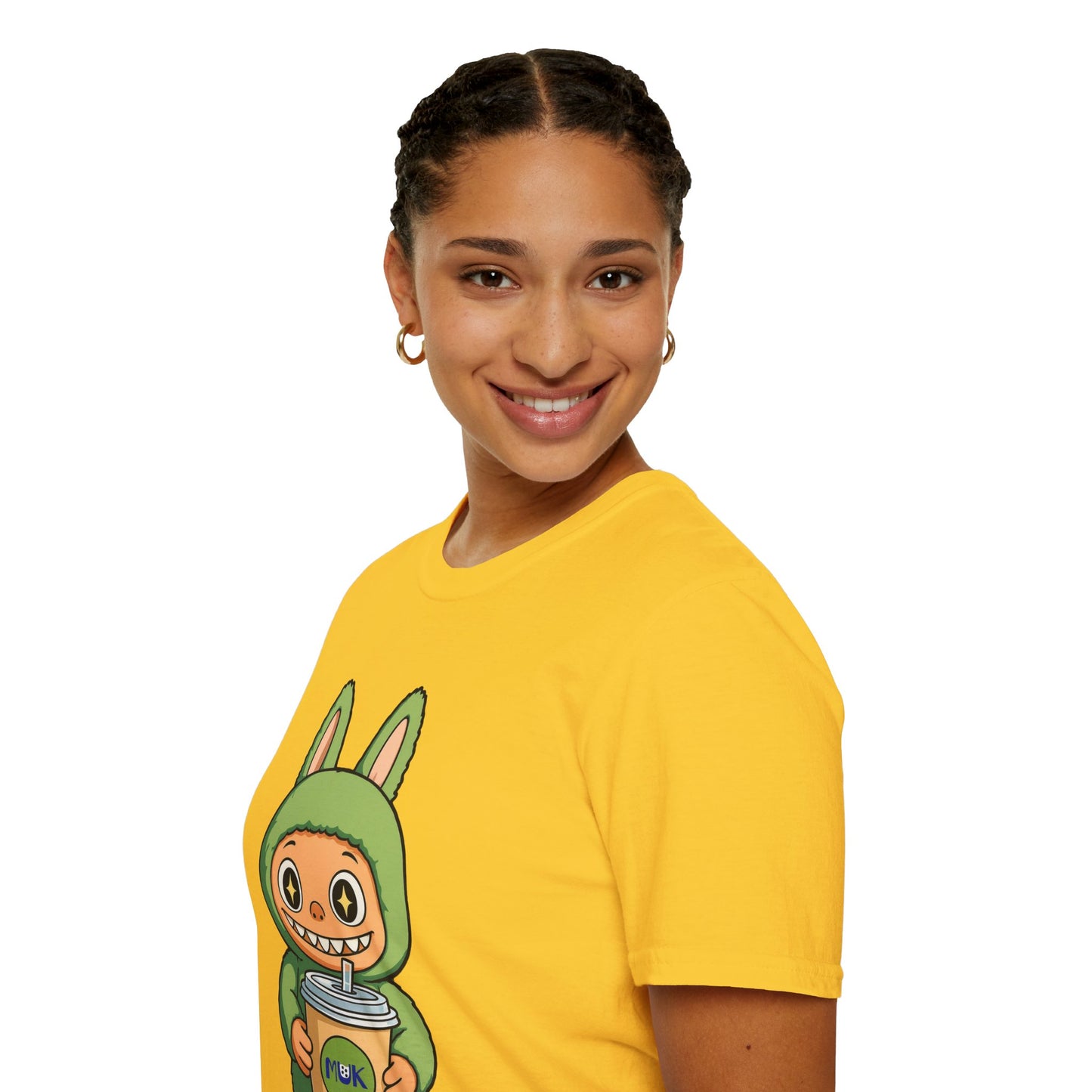 T-Shirt Unisex Labubu Softstyle – Design Kawaii con Bubble Tea.