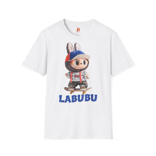 T-Shirt Unisex Labubu Softstyle Arancione – Design Streetwear con Skateboard.
