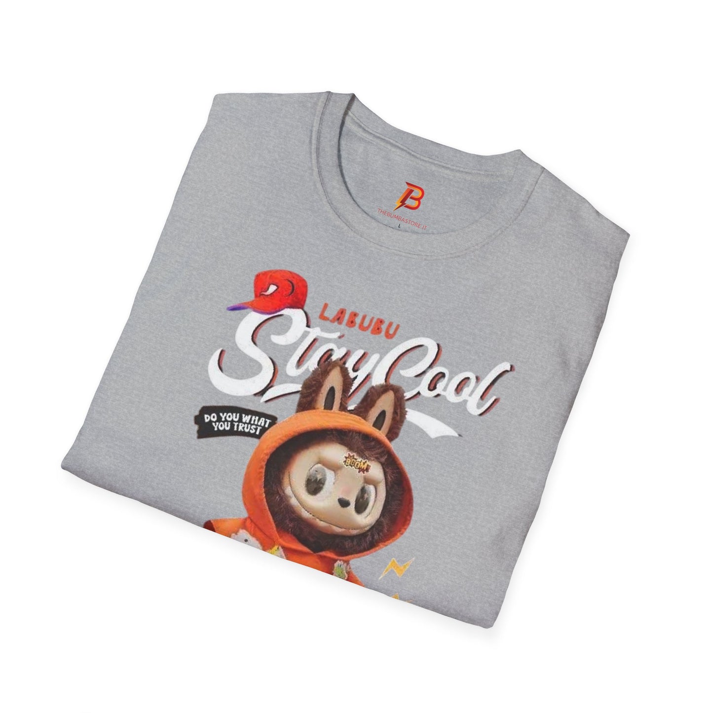 T-Shirt Unisex Labubu Softstyle – Design Streetwear Kawaii “Stay Cool”.