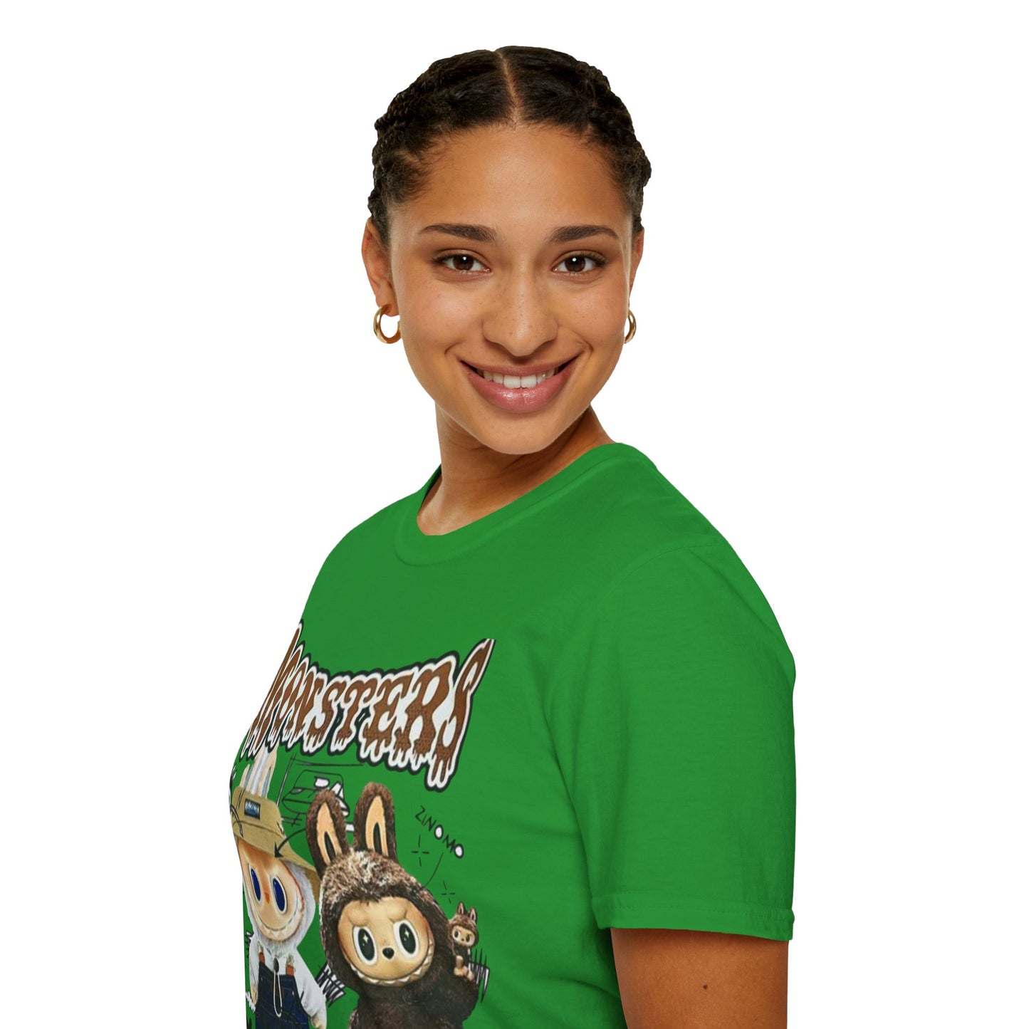 T-Shirt Unisex Labubu Softstyle – Design Monsters Kawaii con Coppia Iconica.