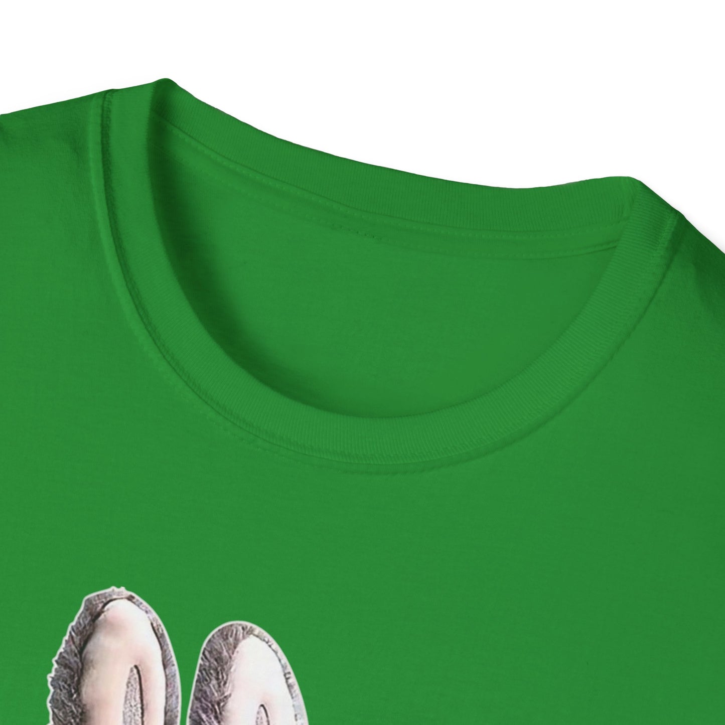T-Shirt Unisex Labubu Softstyle Arancione – Design Streetwear con Skateboard.