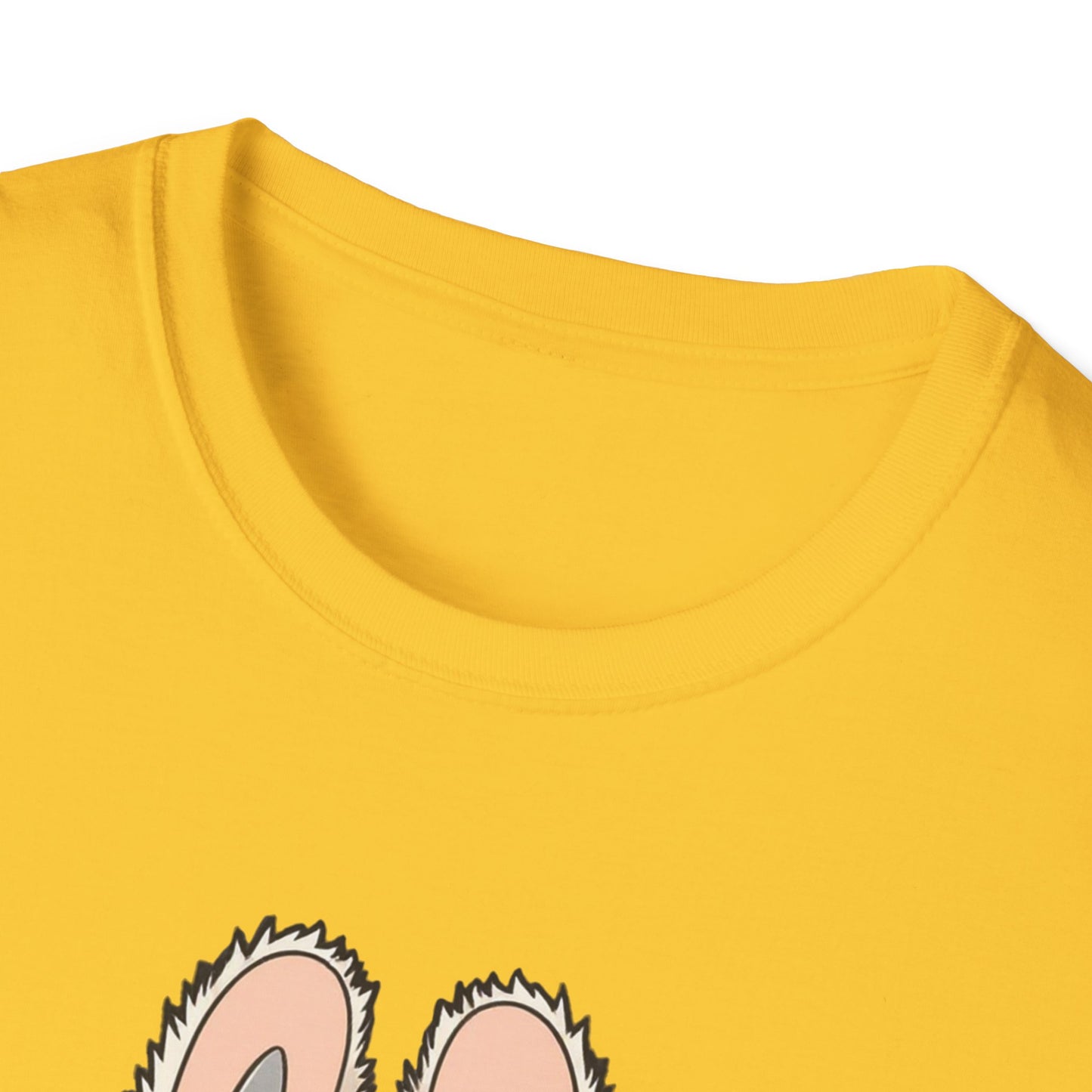 T-Shirt Unisex Labubu Softstyle – Design Kawaii con Salopette Orsetto.