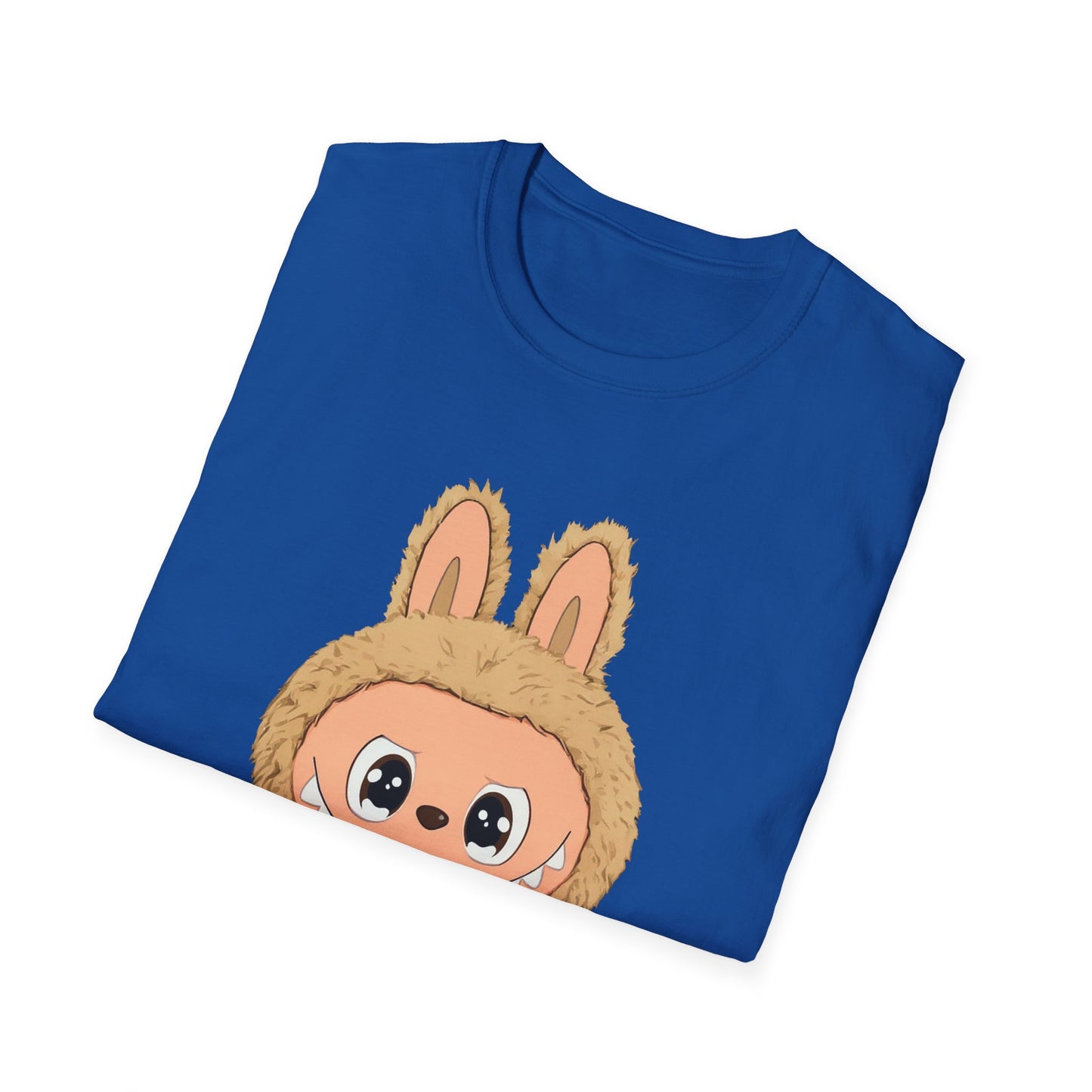 T-Shirt Unisex Labubu Softstyle – Design Kawaii con Camicia a Righe Azzurre.