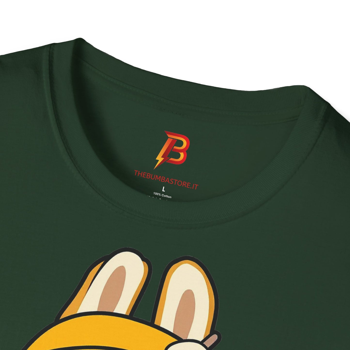 T-Shirt Unisex Labubu Softstyle – Design Kawaii con Cappello e Salopette.