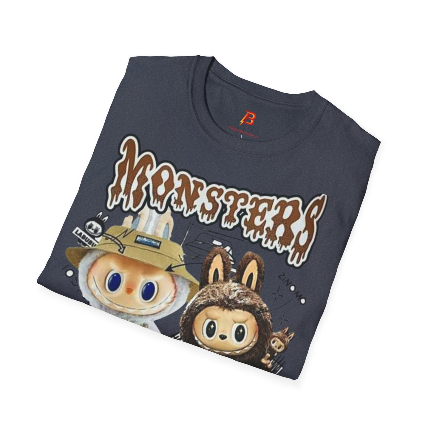 T-Shirt Unisex Labubu Softstyle – Design Monsters Kawaii con Coppia Iconica.