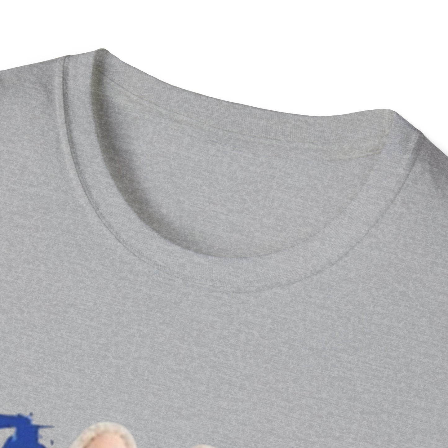 T-Shirt Unisex Labubu Softstyle – Design Kawaii Streetwear con Fiore “Stay Wild”.