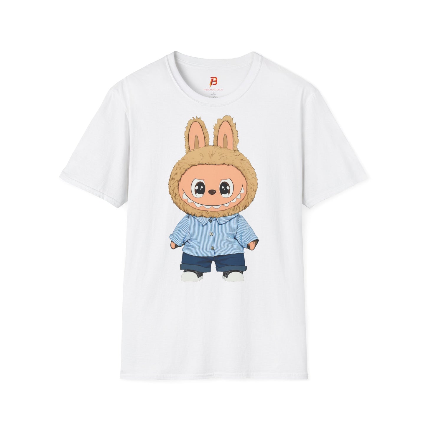 T-Shirt Unisex Labubu Softstyle – Design Kawaii con Camicia a Righe Azzurre.