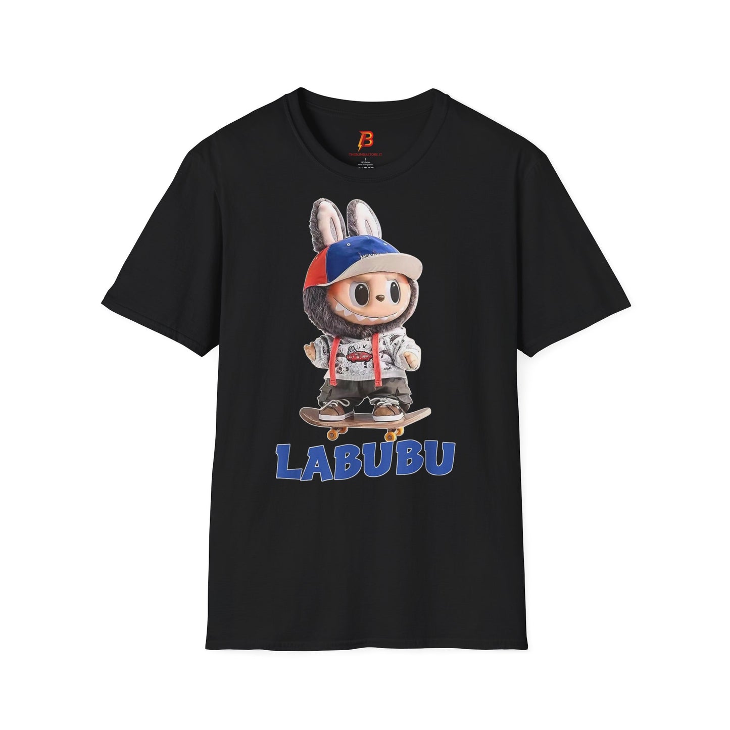 T-Shirt Unisex Labubu Softstyle Arancione – Design Streetwear con Skateboard.