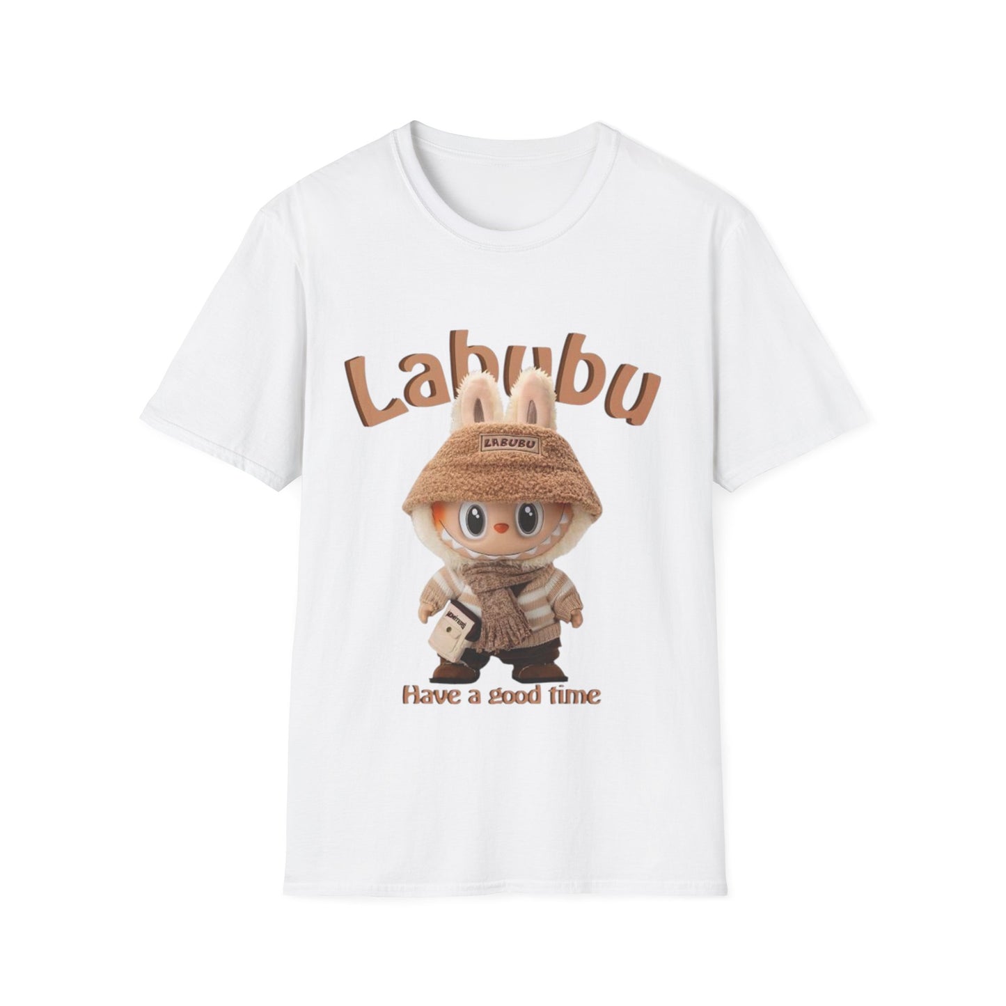 T-Shirt Unisex Labubu Softstyle – Design Kawaii Casual con Bucket Hat “Have a Good Time”.
